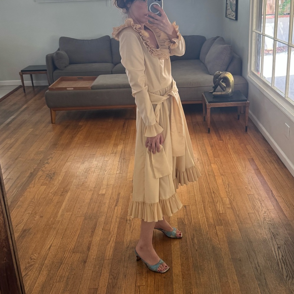 Vintage Victor Costa Cream Ruffle Dress - Picture 3 of 10